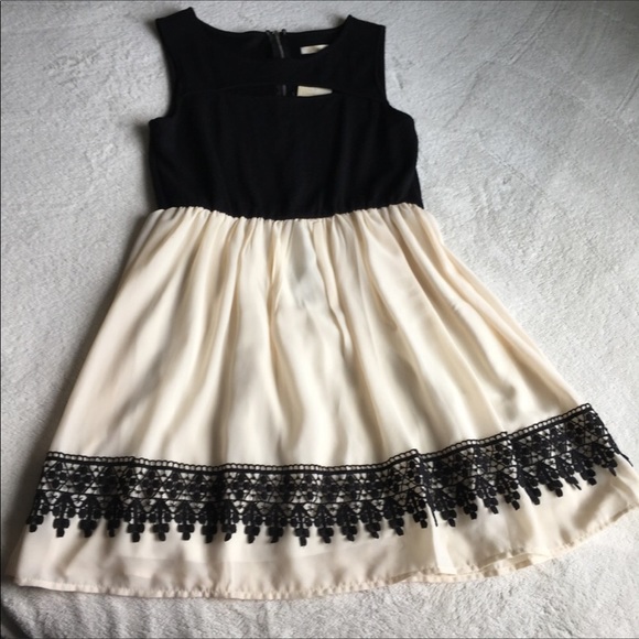 Rewind Dresses & Skirts - {REWIND} Black Lace Trimmed Overlay Empire